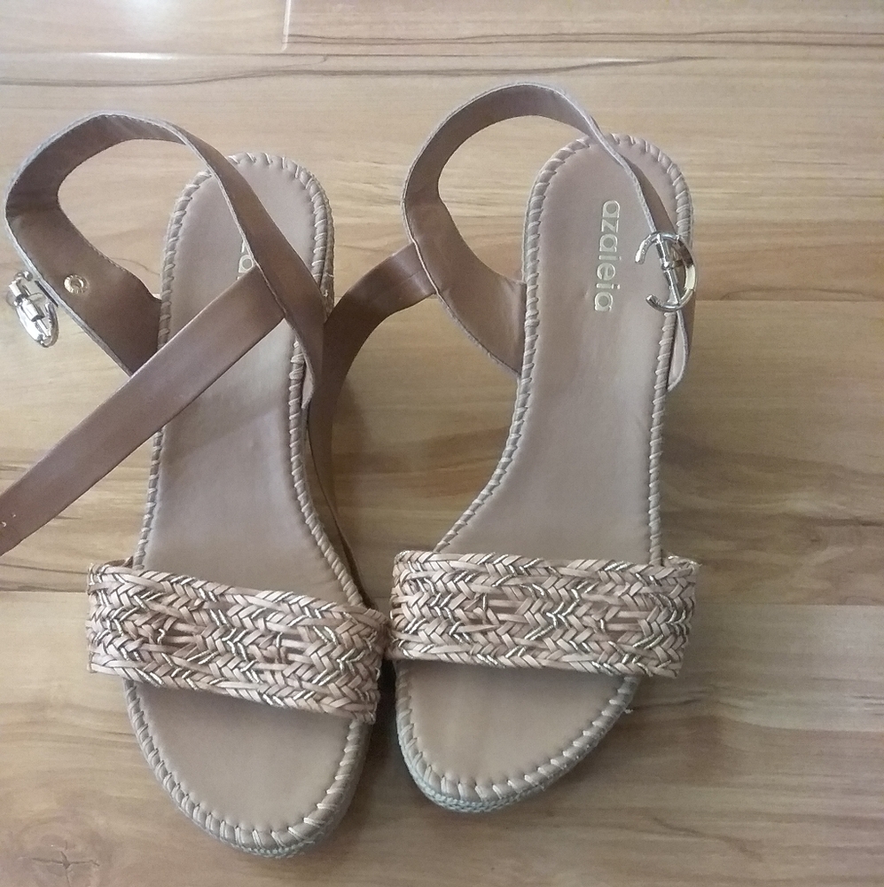 thick heel sandal
